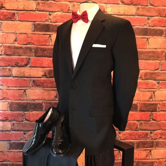 Gerald Austin Tuxedo Coat - Picture 13 of 17